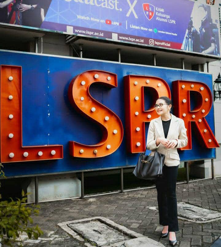 potret Prilly Latuconsina jadi dosen di LSPR (instagram.com/prillylatuconsina96)