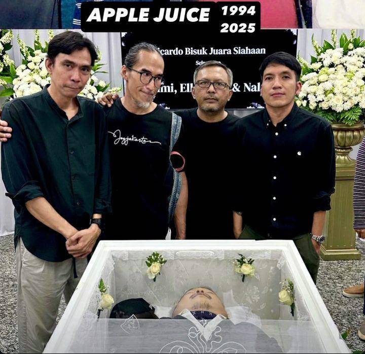 potret Desta di persemayaman Ricky Siahaan (instagram.com/desta80s)