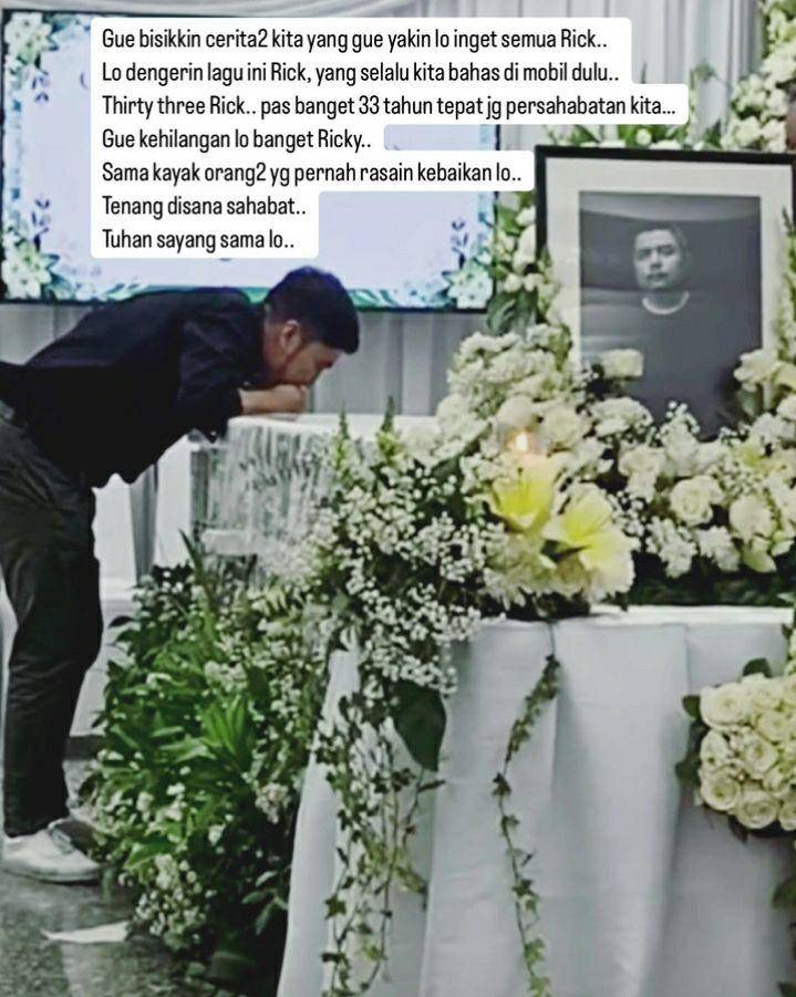 potret Desta di persemayaman Ricky Siahaan (instagram.com/desta80s)
