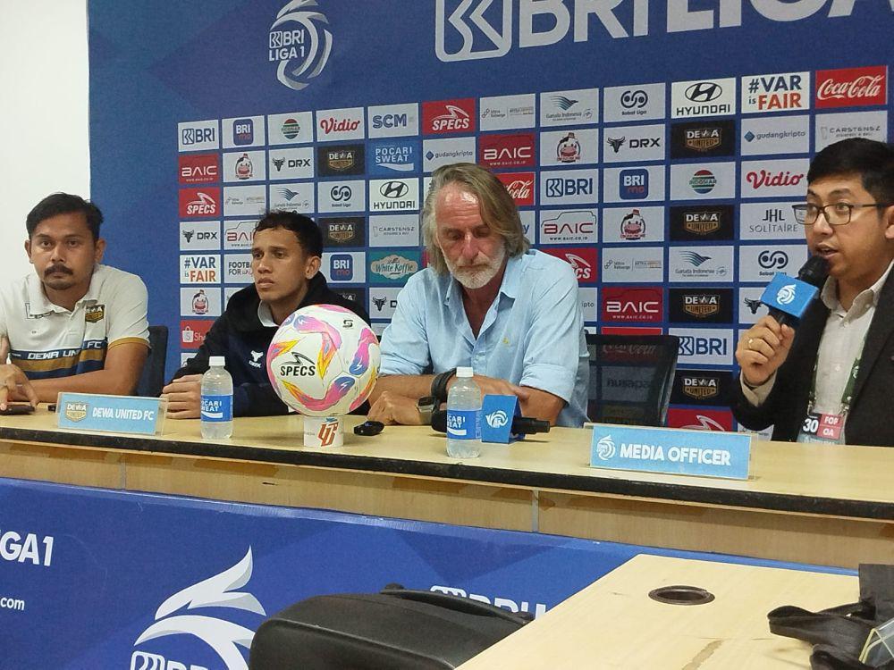 Pelatih Dewa United, Jan Olde Riekerink. (IDN Times/Sandy Firdaus)
