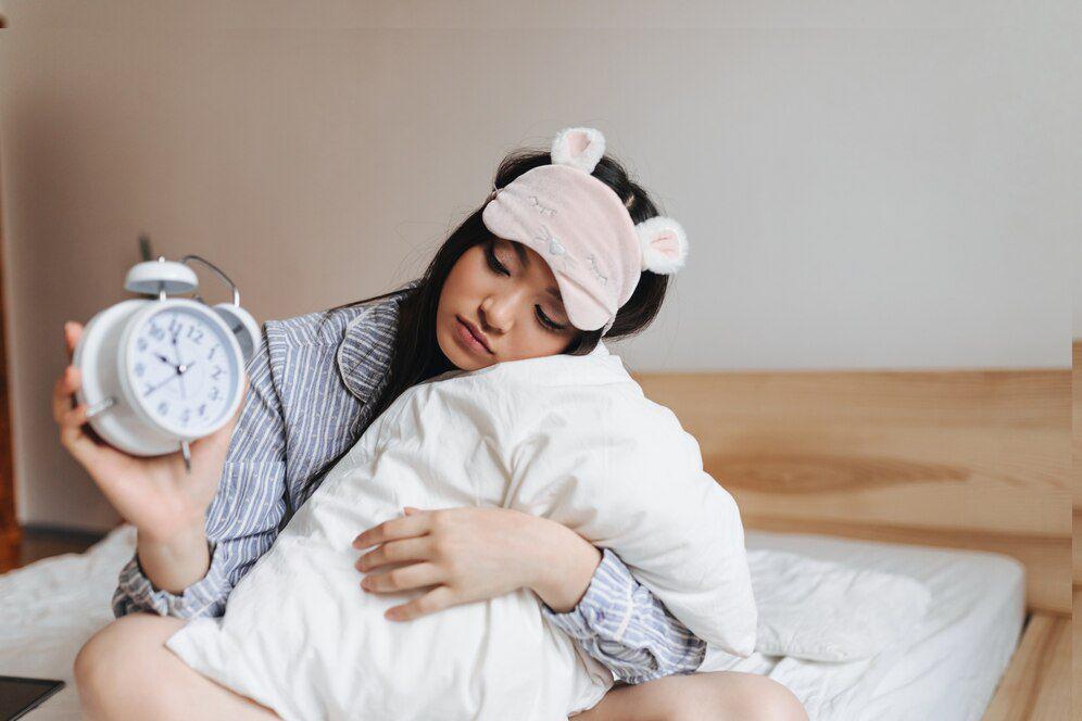 Tips tidur nyenyak (freepik.com/lookstudio)