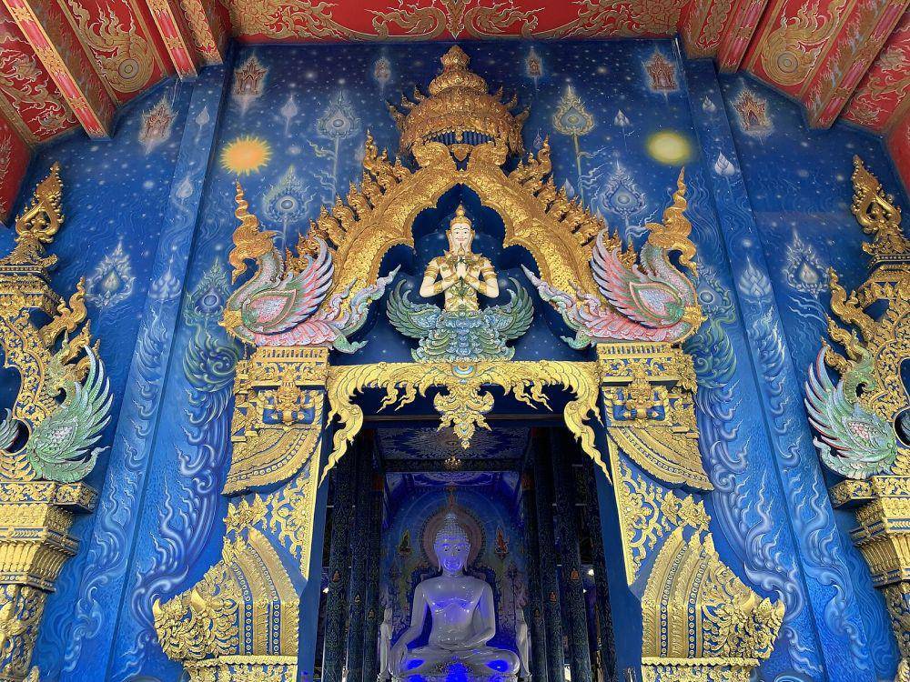Potret Wat Rong Suea Ten (the Blue Temple of Chiang Rai) (commons.wikimedia.org/Chainwit.)