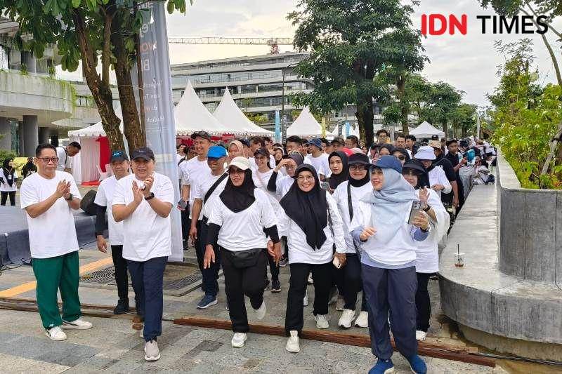 Deputi Alimuddin saat melepas jalan sehat peserta Nusantara Sehat IKN (IDN Times/Ervan)