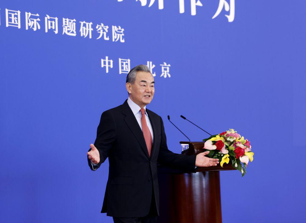 Menlu China soal Tarif Trump: Sangat Egois!