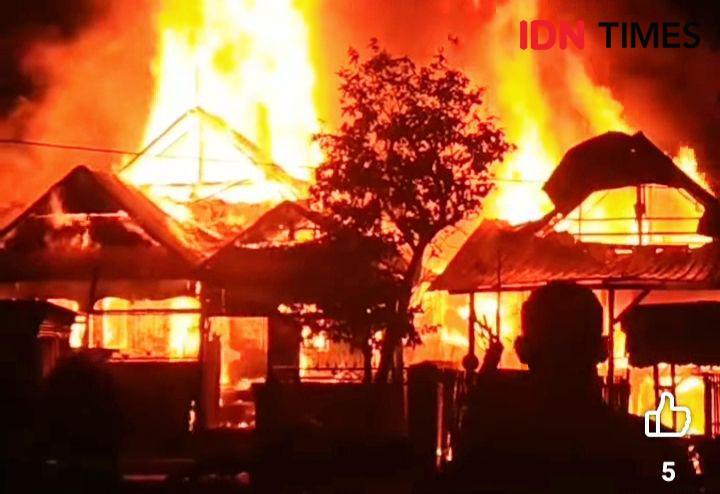 Kebakaran di Bima Hanguskan 5 Rumah, Pasutri Lansia Alami Luka Bakar