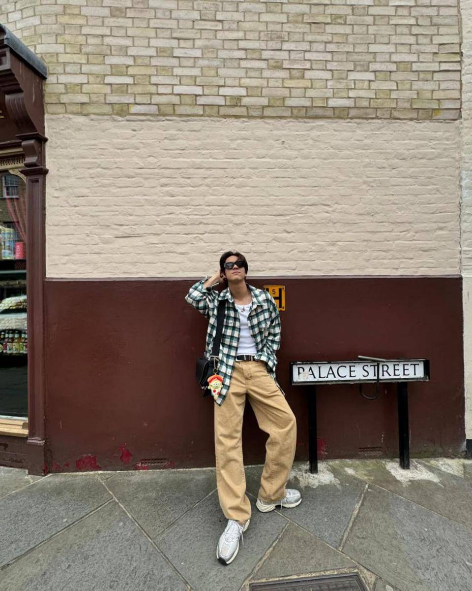 outfit starboy ala Nanon Korapat (instagram.com/nanon_korapat)