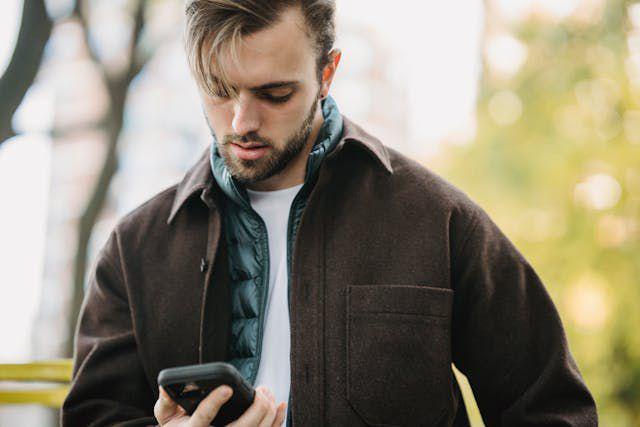 Apakah Daftar Kontak Ikut Hilang saat eSIM Habis Masa Aktif?