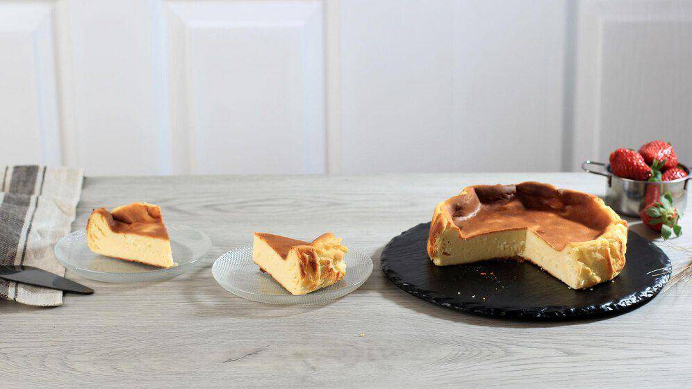 Brownies Burnt Cheesecake (freepik.com/ikarahma)