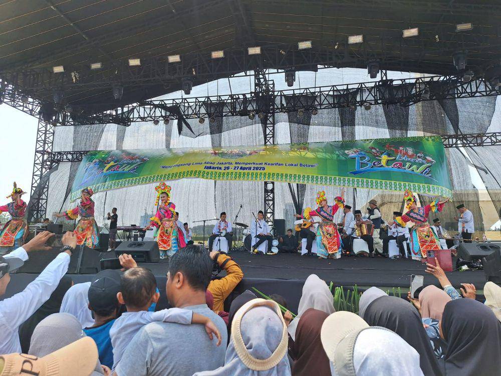 Pertunjukan tarian tradisional khas Betawi, Tari Yapong, (Dok. Pribadi Widdy Fatimah)