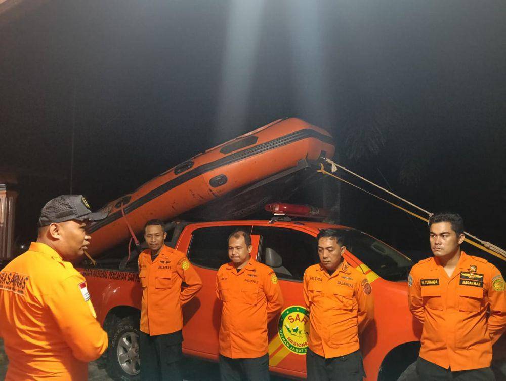Tim Basarnas Padang melakukan apel sebelum keberangkatan ke lokasi (Foto: Basarnas Padang)