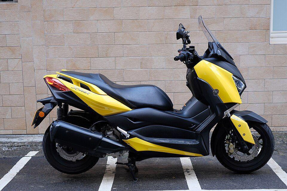 Perbandingan NMAX dan XMAX, Lebih Unggul Mana?