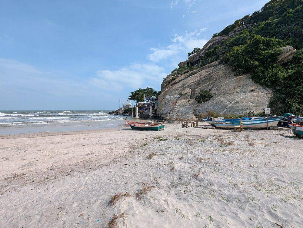 ilustrasi Pantai Hua Hin (commons.wikimedia.org/Elmschrat)