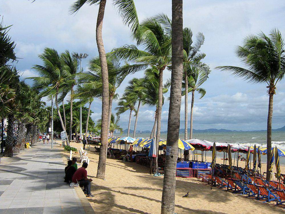 Ilustrasi Pantai Bang Saen (commons.wikimedia.org/Георгий Долгопский)