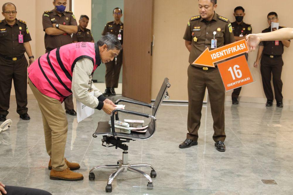 Kejagung Periksa Istri Tersangka Wahyu Gunawan di Kasus Suap CPO