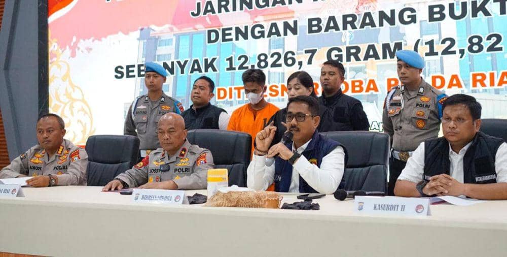 Bawa 12,8 Kg Sabu dari Malaysia, Warga Jatim Ditangkap di Pekanbaru