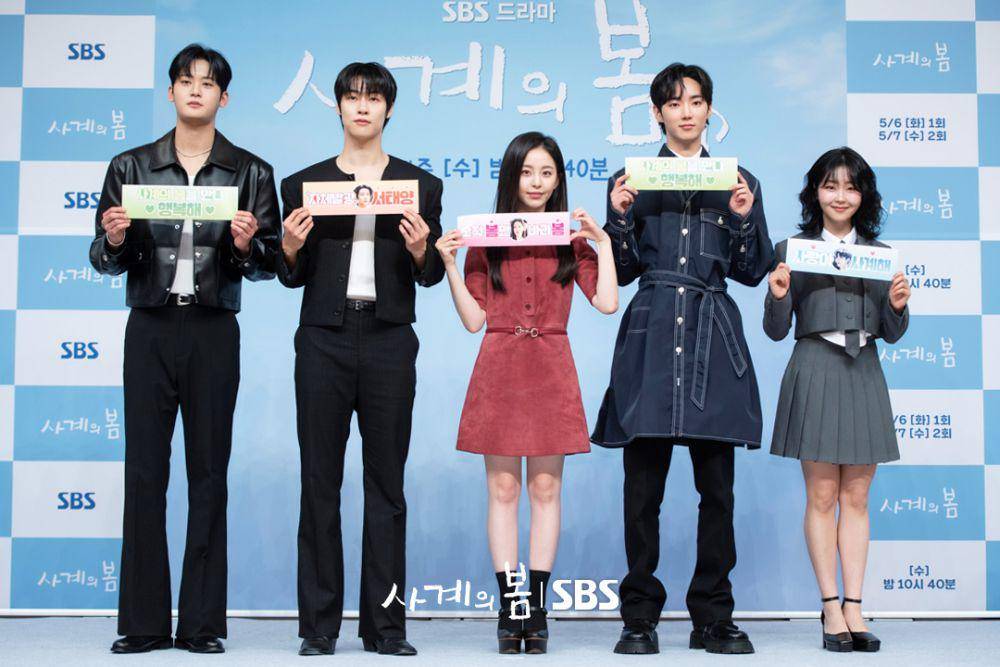 Kim Sun Min, Lee Seung Hyub, Park Ji Hu, Ha Yu Jun, dan Seo Hye Won di konferensi pers drama Spring of Youth (dok. SBS/Spring of Youth)