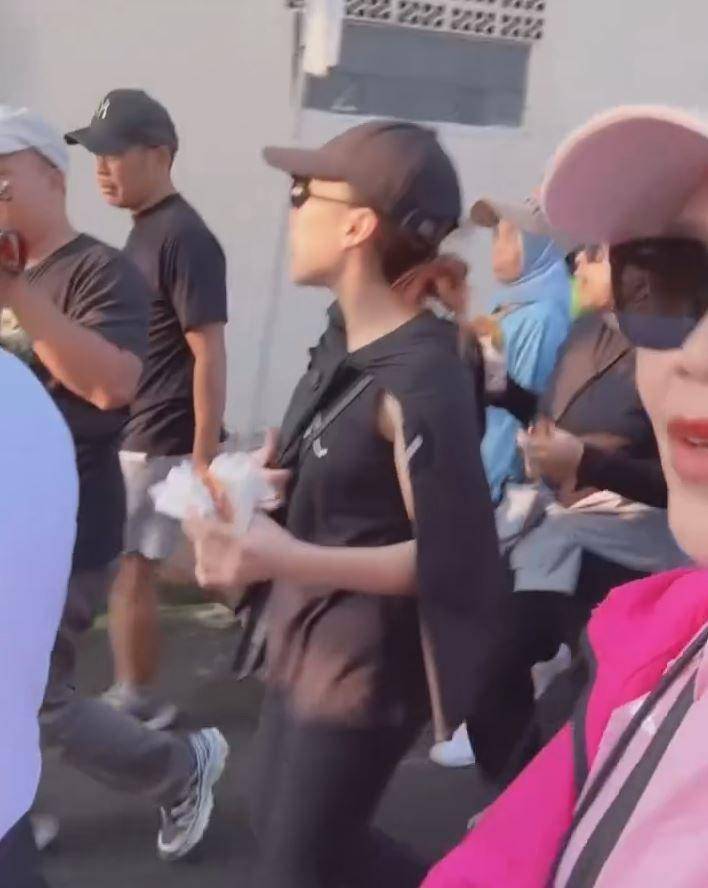 Ayu Ting Ting ikut jalan sehat (Instagram.com/mom_ayting92_)