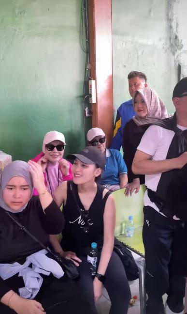 Ayu Ting Ting ikut jalan sehat (Instagram.com/mom_ayting92_)