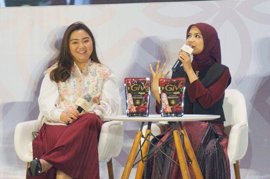 Para narasumber di GIV White Hijab ExtraOUDinary Hijabi Meet-Up di Surabaya (Dok. GIV White Hijab)