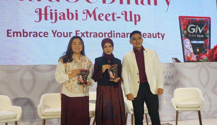 Para narasumber di GIV White Hijab ExtraOUDinary Hijabi Meet-Up di Surabaya (IDNTimes/Tisa Ajeng)