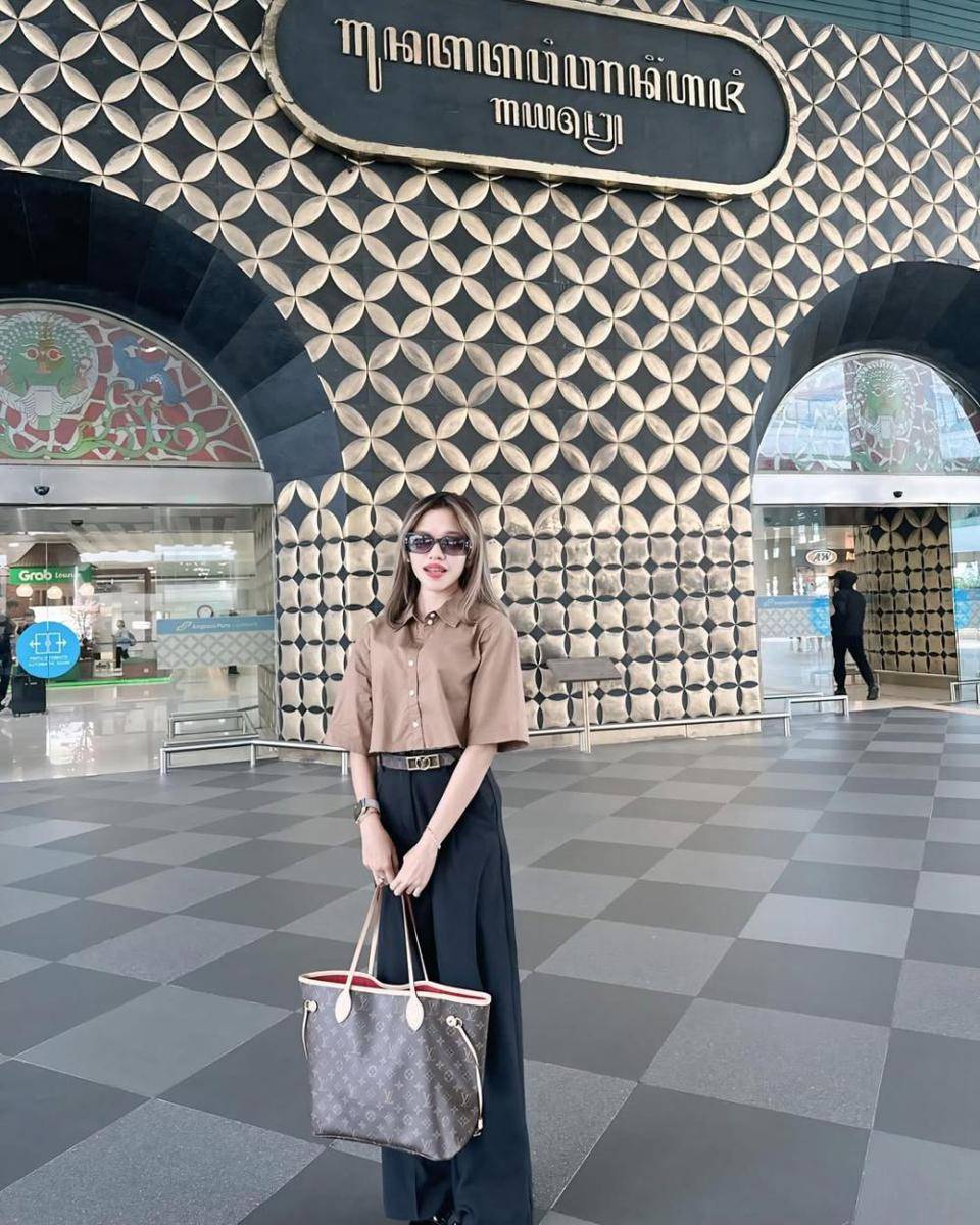 referensi outfit nuansa hitam ala Ummi Quary (instagram.com/ummi_quary)