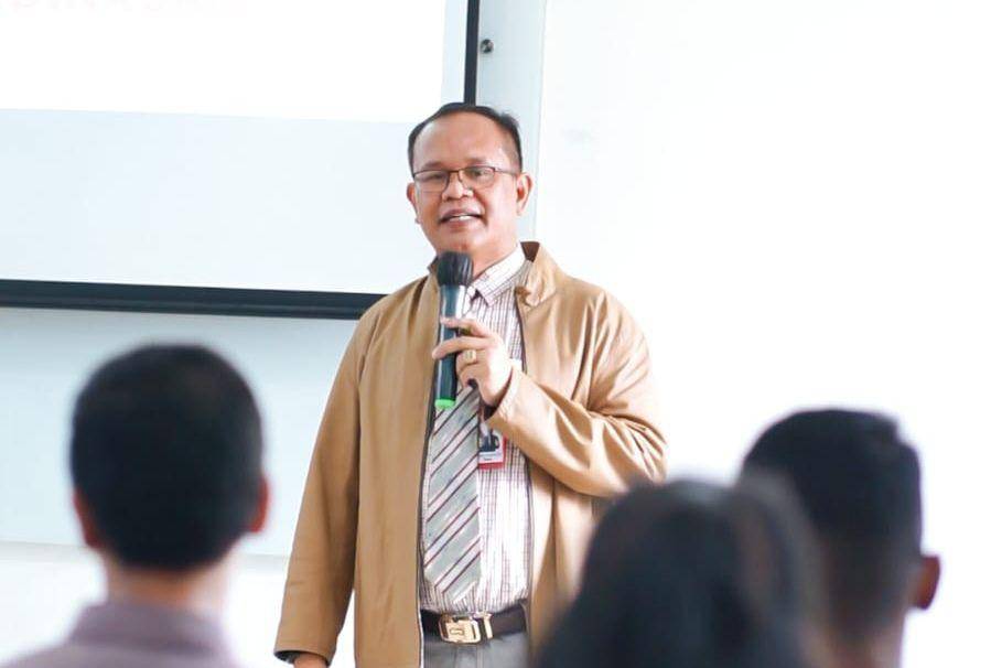 Direktur Bimbel Gen-Zi Jamso Haryono Pangaribuan saat menyampaikan materi workshop di SMA Sangkara (dok.istimewa)
