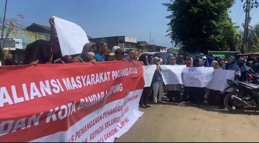 Warga Panjang Wilayahnya Diterjang Banjir Gelar Aksi di Pemkot