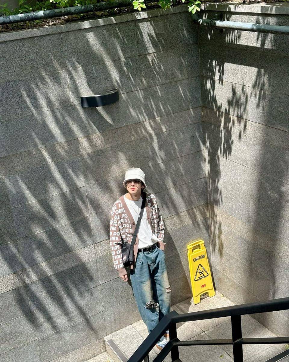 OOTD pakai bucket hat ala Pon Thanapon (instagram.com/thana_pon)