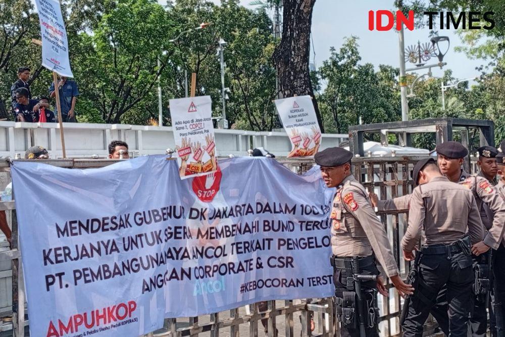 Ratusan Pedagang Ancol Demo di Balkot, Keluhkan Omzet Turun Drastis