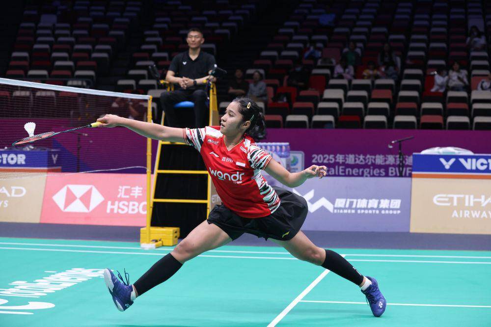 Ester Nurumi Tri Wardoyo melawan Inggris di fase Grup D Piala Sudirman 2025 (dok. PP PBSI)