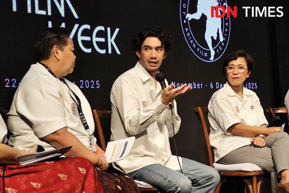 Reza Rahadian di konferensi pers "Refleksi Dua Dasarasa Reza Rahadian," Jakarta, Senin (28/4/2025) (dok. IDN Times/Shandy Pradana)