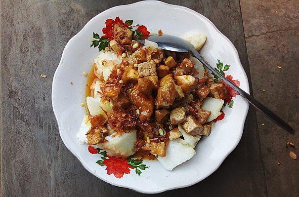 5 Tips Membuat Kupat Tahu yang Segar dan Gurih, Gak Kelembekan!