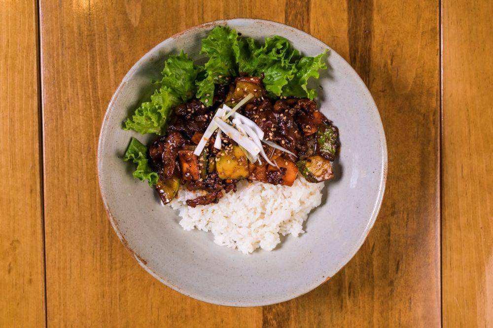 ilustrasi rice bowl daging sapi giling (pexels.com/Becerra Govea Photo)