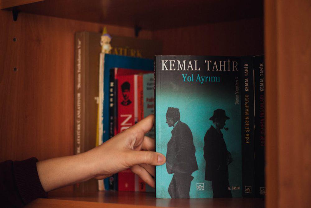 6 Cara Mengelola Koleksi Buku Agar Tidak Menumpuk, Simpel!