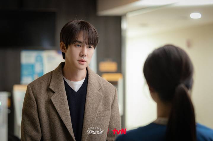 cuplikan drama Resident Playbook (dok. tvN/Resident Playbook)
