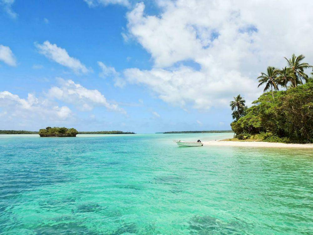 ilustrasi liburan di pantai (unsplash.com/Sébastien Jermer
)