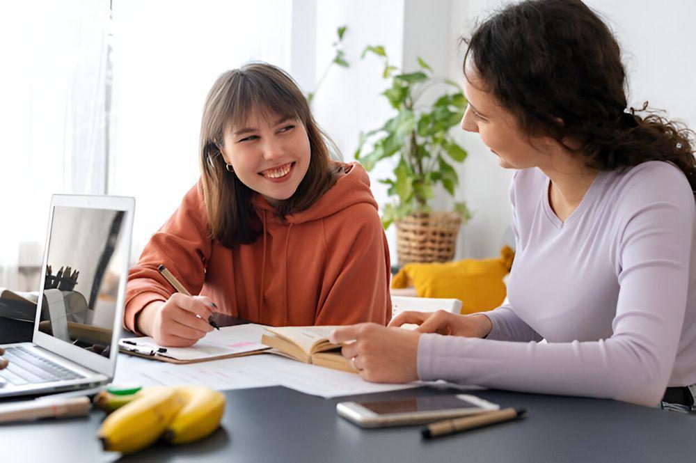 25 Ucapan Hari Pendidikan Nasional 2025 untuk Guru, Dipenuhi Keharuan!