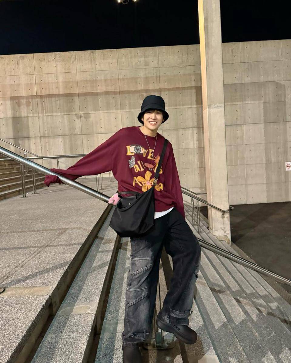OOTD pakai bucket hat ala Pon Thanapon (instagram.com/thana_pon)