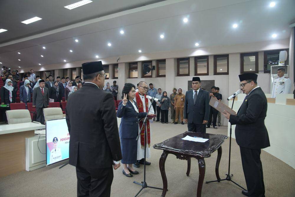 Wali Kota Makassar Munafri Arifuddin melantik Nielma Palamba sebagai Sekretaris Daerah Kota Makassar, Senin (28/4/2025). (Dok. Humas Pemkot Makassar)