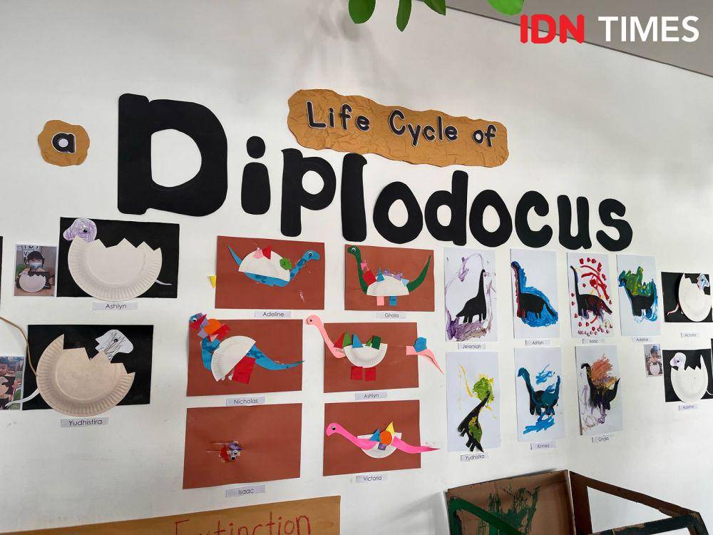 Media preview exhibition ini yang berlokasi di ISMILE Preschool Permata Hijau, Kebayoran Lama, Jakarta Selatan pada Senin (28/4/2025). (IDN Times/Nisa Zarawaki)