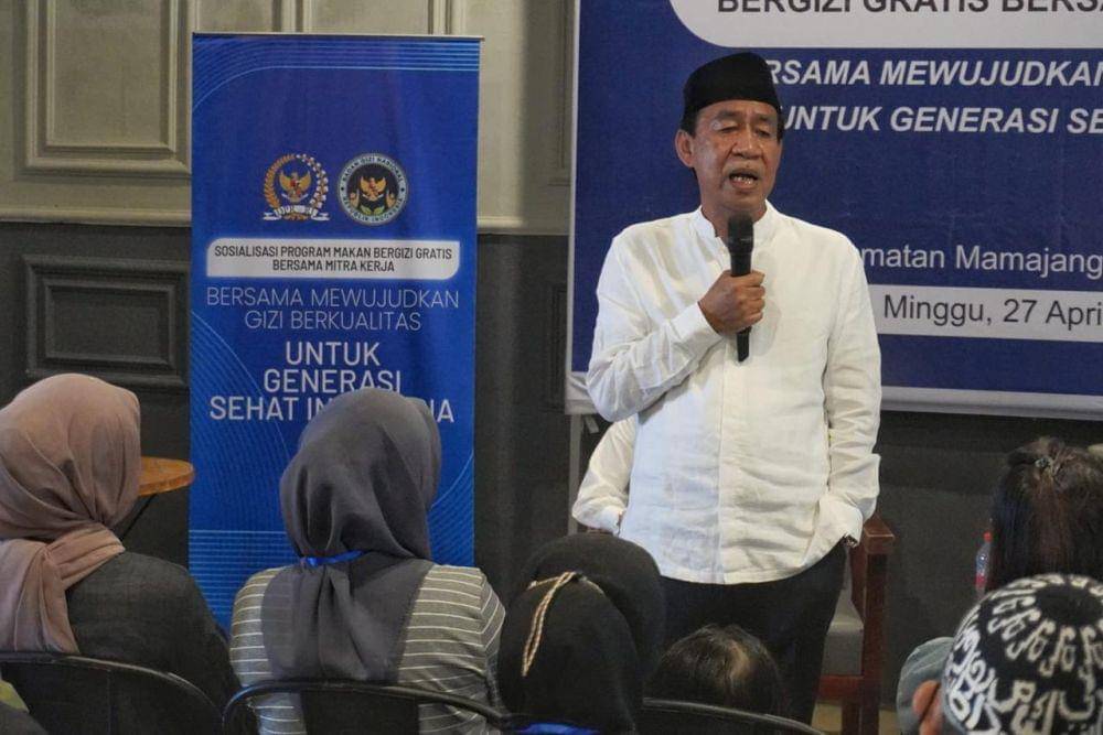 Anggota DPR RI Ashabul Kahfi pada acara sosialisasi program Makan Bergizi Gratis (MBG) di Makassar, Minggu (27/4/2025). (Dok. Istimewa)