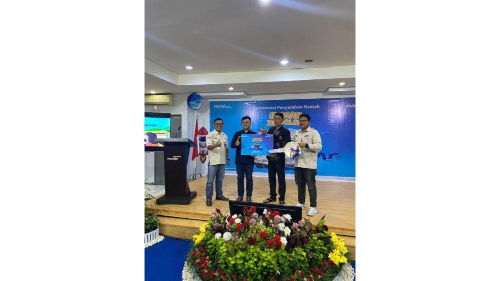 Bank Mandiri Bagikan Hadiah Pemenang Undian Jempolan Nasabah TabMu