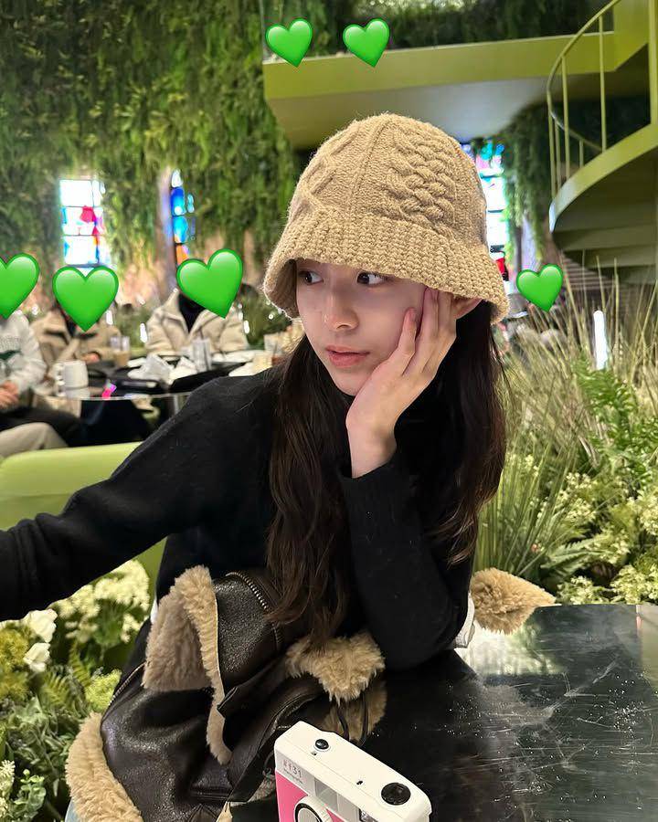 ide aksesoris ala Park Ji Hu (instagram.com/03_hu)