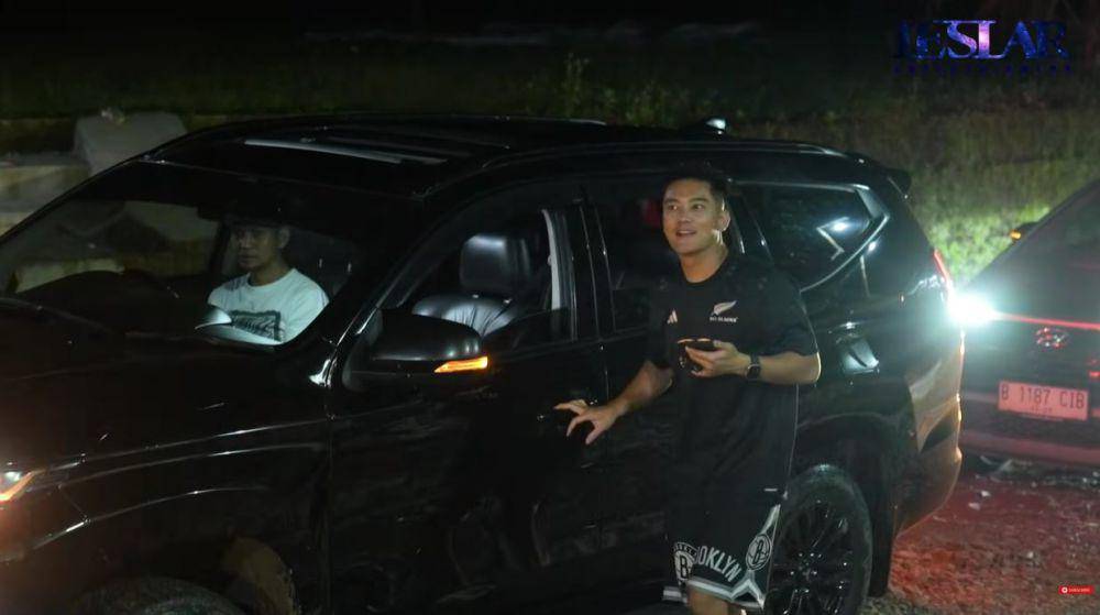 Boy William ke kampung halaman Lesti (YouTube.com/Leslar Entertainment)