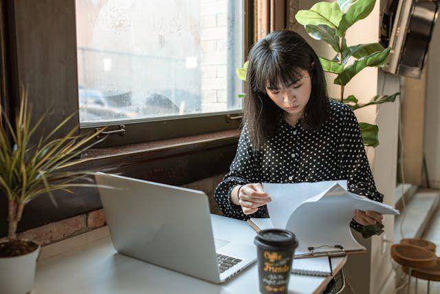 Ilustrasi seorang wanita bekerja (Pexels.com/RDNE Stock project)