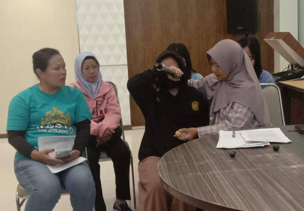 Curhatan Calon TKI yang dieksploitasi oleh PT NSP Malang. (IDN Times/Rizal Adhi Pratama)