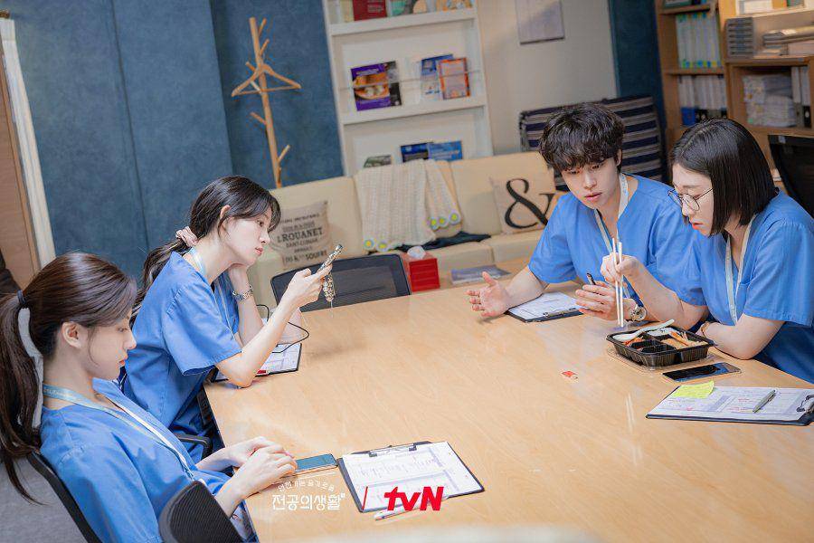 cuplikan drakor Resident Playbook (dok. TVN/Resident Playbook)