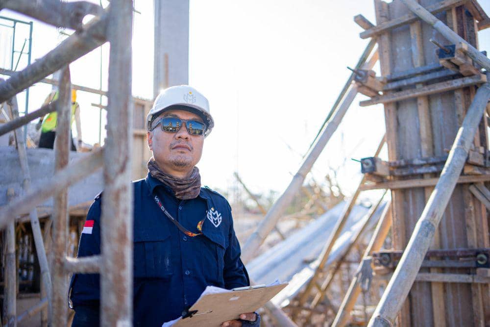 Ilustrasi kontraktor di Bali (Dok.IDN Times/PT. BMG)