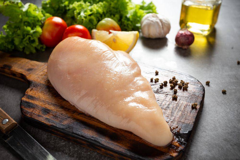 ilustrasi ayam fillet (freepik.com/Jcomp)