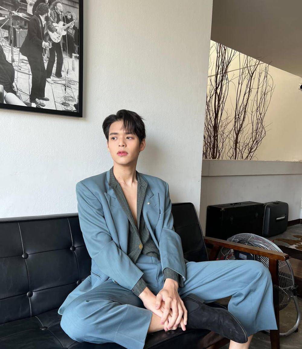 smart casual outfit ala Poon Mitpakdee (instagram.com/poon_mit12)